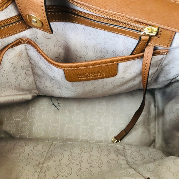 Gorgeous camel color Michael kors purse - Picture 9 of 10